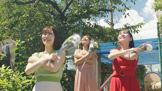 お熱いあの娘　裸でアタック