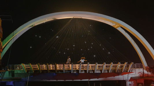 സർവം മായ