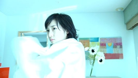 彼女は何気にこうするのよと言い、