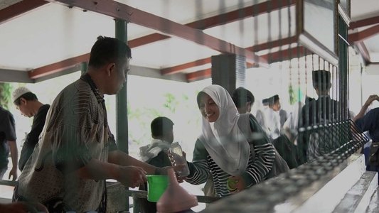 Keajaiban Dalam Pelukan Iman
