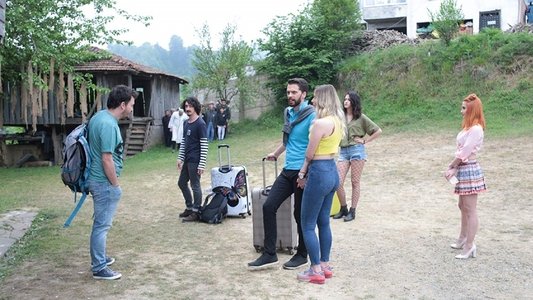 Üç Harflilerin Musallat Olduğu Büyülü Konakta Ruh Çağıran Gençlerin Hazin Hikayesi