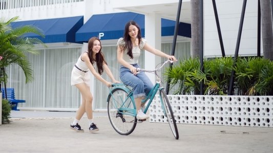 รักเล่นกล