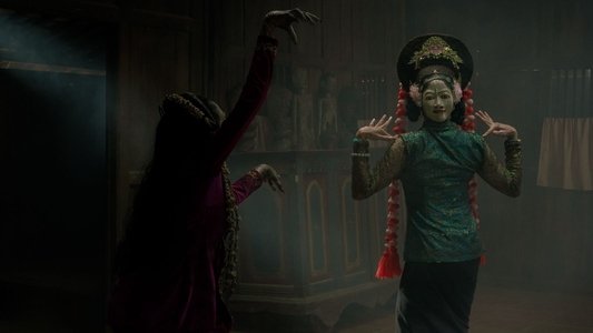 Perempuan Pembawa Sial