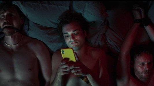 Ein Bett für Drei oder die außergewöhnliche und überraschende Komplexität von Schlafzimmermöbeln