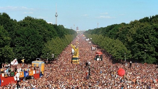 Loveparade - Als die Liebe tanzen lernte