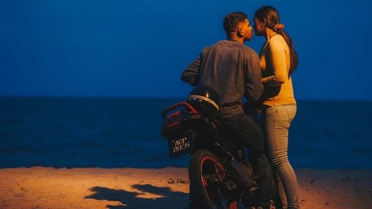 நீர் மேல் நெருப்பு