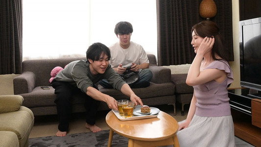 「息子にはナイショ…ね?」 小さい頃からエロい目で見ていた同級生のお母さんがメンズエステ開業！無自覚キワキワテクで勃起したチ●ポを優しく抜いてくれておま●こ中出し施術まで…