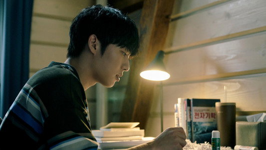 맨 끝줄 소년