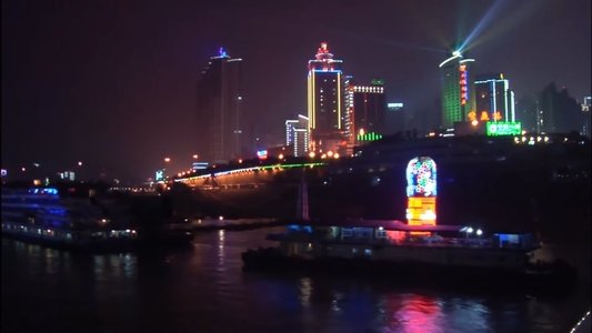 沿江而上