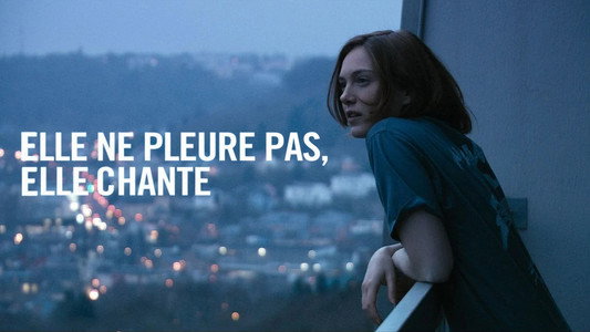 Elle ne pleure pas, elle chante