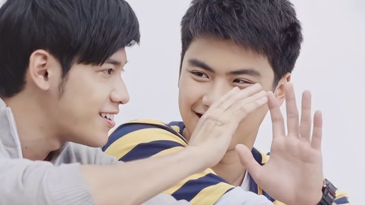 เขามาเชงเม้งที่ข้างๆหลุมผมครับ
