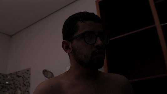 Tem Alguém em Casa?