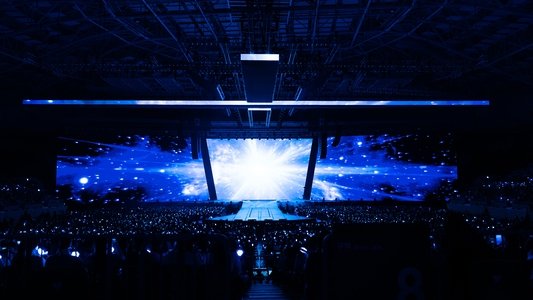 백현: 론스달라이트 닷 인 시네마