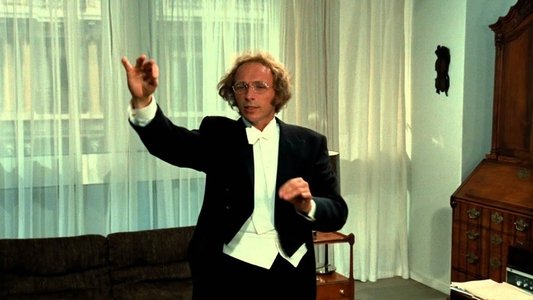 Le Grand Blond avec une chaussure noire