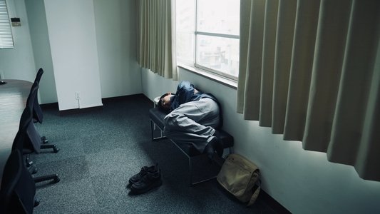 死に損なった男