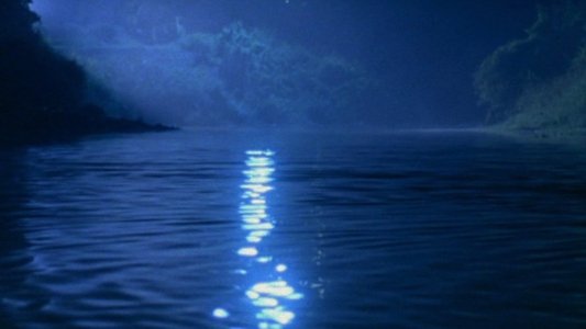 水の中の八月