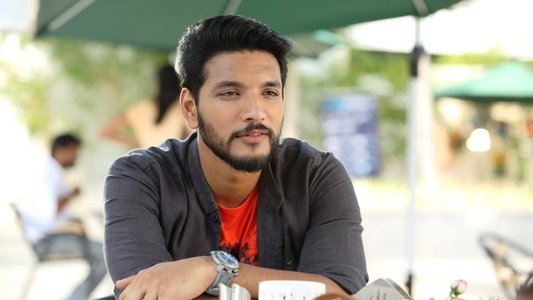 இருட்டு அறையில் முரட்டு குத்து