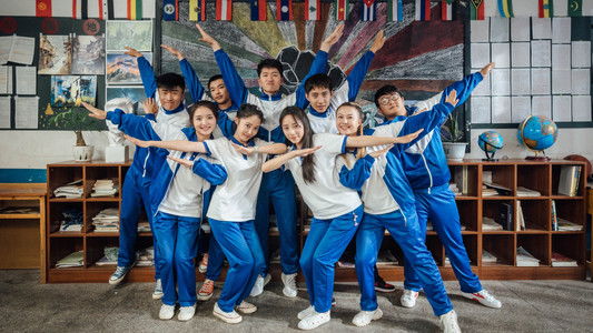 刻在书桌上的时光