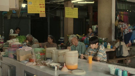 ต้นส้มอยู่บ้านเขา แต่ผลส้มหล่นมาบ้านเราตลอดเลย