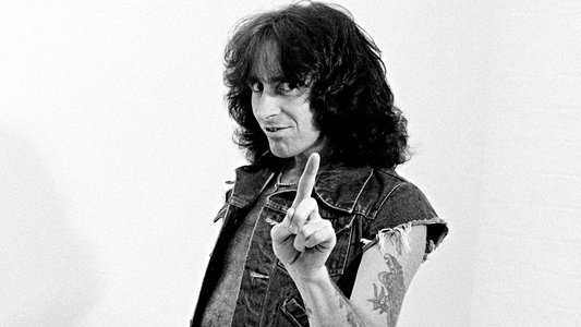 AC/DC - Plug Me In