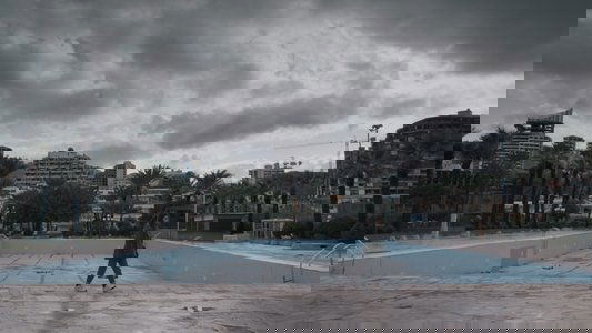 البحر أمامكم