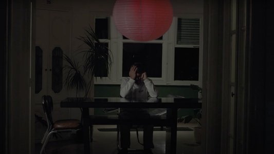 La Complejidad del Amor y la Tristeza