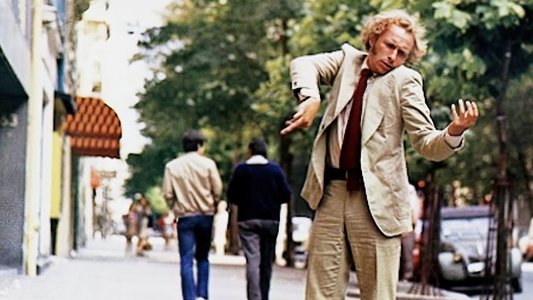 Le Grand Blond avec une chaussure noire