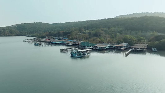 ที่สามของเธอ