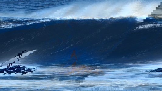100 Foot Wave