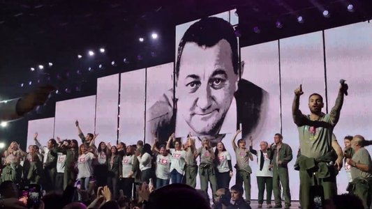 Les Enfoirés 2025 - Au pays des Enfoirés