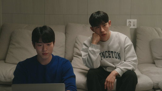 퍼스트 페이지