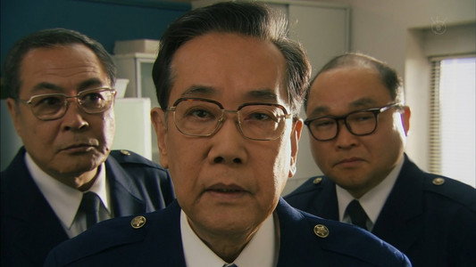 係長 青島俊作 THE MOBILE 事件は取調室で起きている!