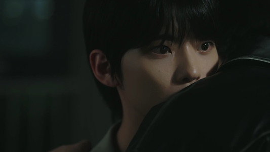 체크 남방을 입은 사내