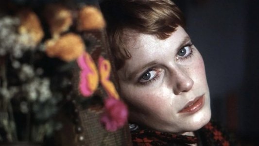 Mia Farrow, en clair-obscur