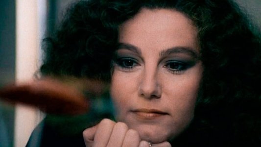 Una donna allo specchio
