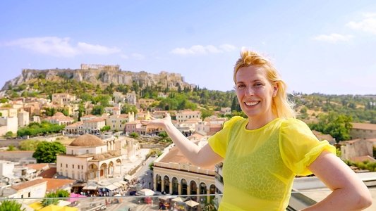 Last Woman on Earth with Sara Pascoe