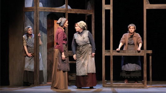 Les Filles Aux Mains Jaunes