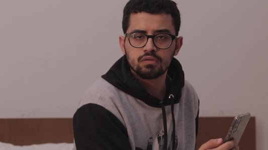 Tem Alguém em Casa?