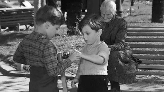 I bambini ci guardano