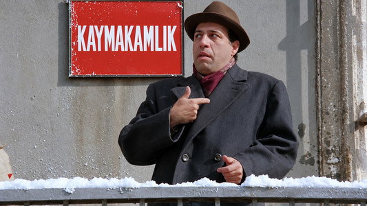 Deli Deli Küpeli