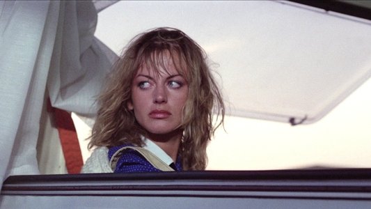 La ragazza dal pigiama giallo