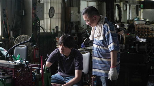 一顆螺絲掉在地上