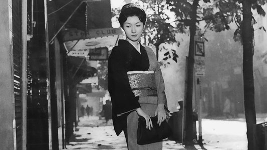 女が階段を上る時