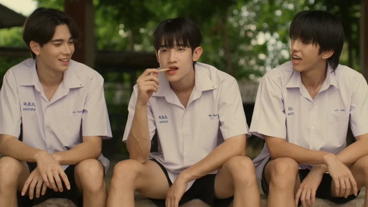 ต้นส้มบ้านเขา แต่ผลส้มหล่นมาบ้านเราตลอดเลย