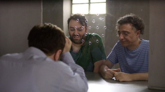 Στα Σύρματα