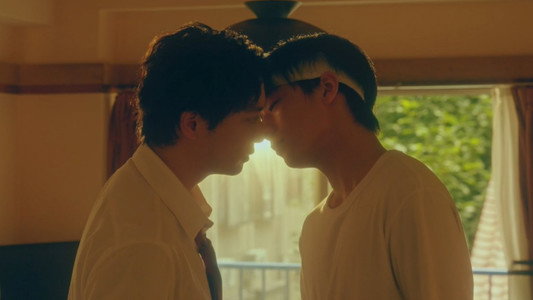 キスは捜査のあとで