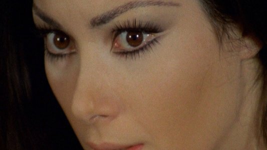 Perché quelle strane gocce di sangue sul corpo di Jennifer?