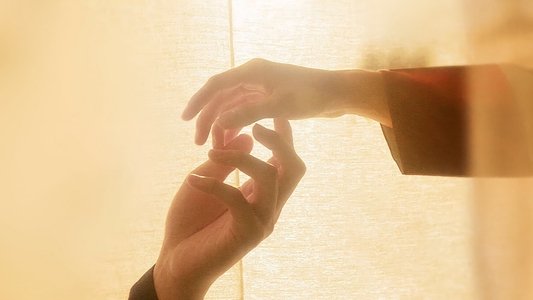 옷소매 붉은 끝동 부여잡고
