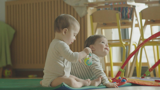 Crèches, razzia sur les bébés