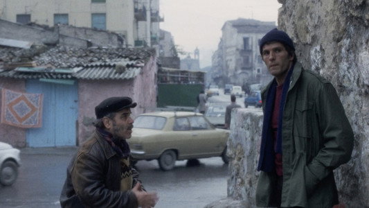 Un uomo in ginocchio